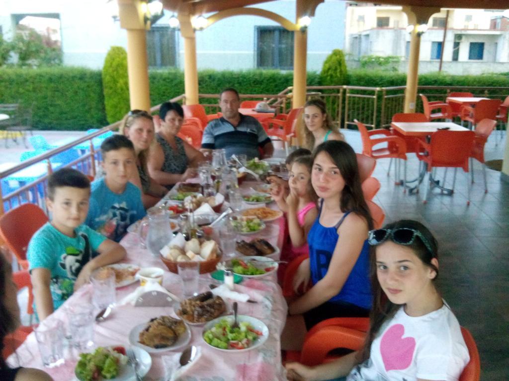 Hotel Restaurant Globi Velipojë المظهر الخارجي الصورة
