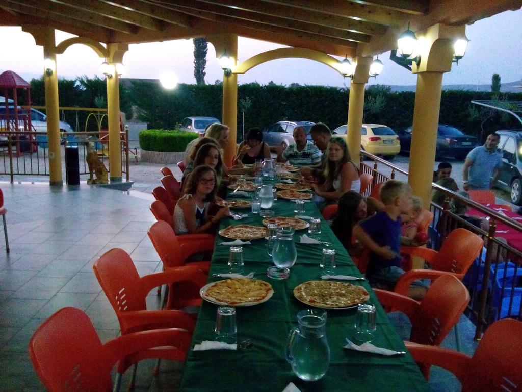 Hotel Restaurant Globi Velipojë المظهر الخارجي الصورة